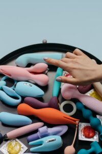 lesben-sex-report-penetration-love-toys-dildo-vibrator