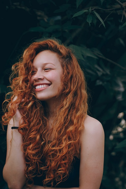 mädchen natürlich frau locken lachen rot ginger langes haar