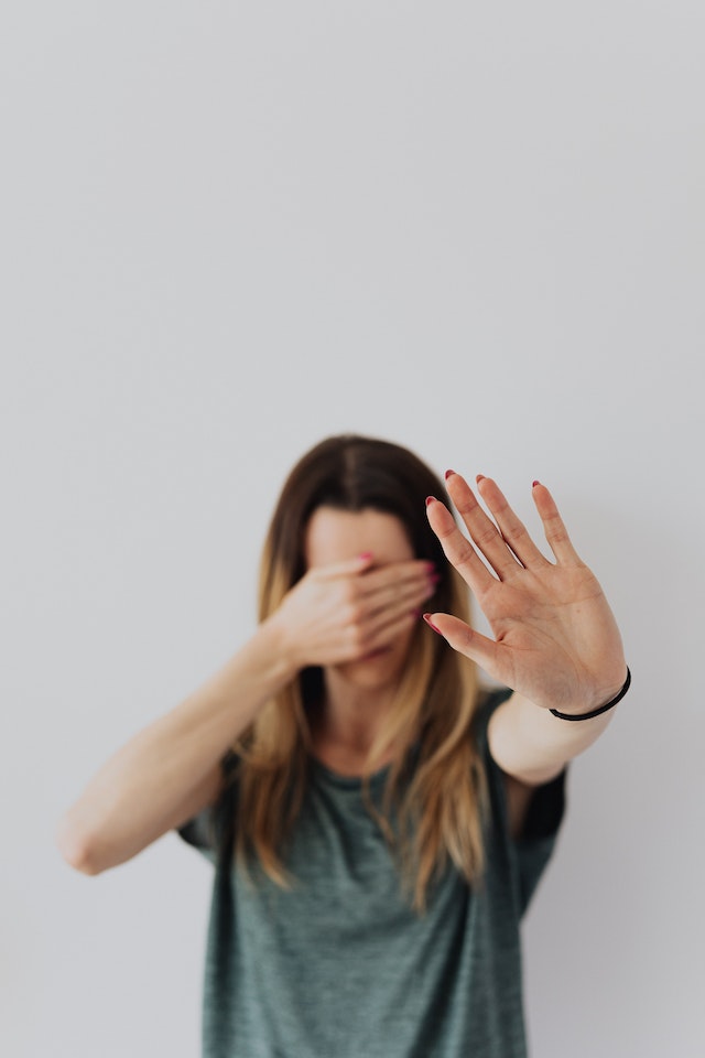 domestic-violence-symbolic-photo-woman-selfdefence